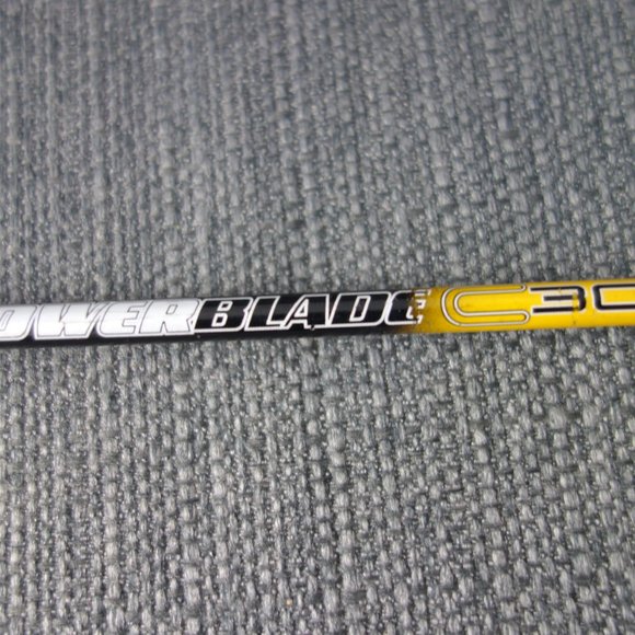 Carlton Power Blade 300 Maximum Power Badminton Racket without Strings - Picture 5 of 13